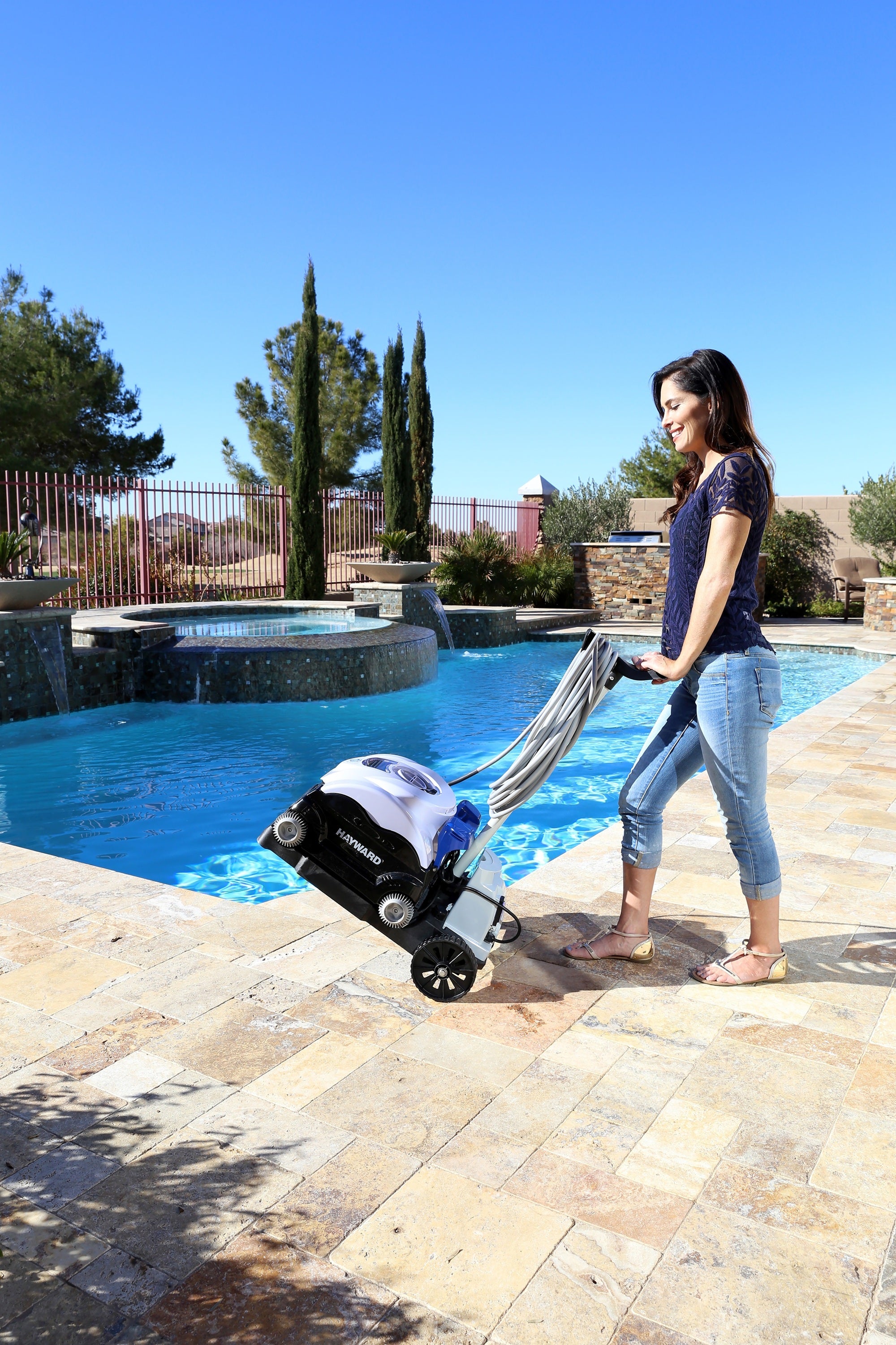 Hayward SharkVac™ XL Robotic Pool Cleaner (Expert Line)